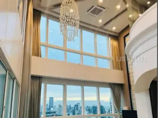 For sale 3 bedrooms condo in Khlong Toei, Bangkok