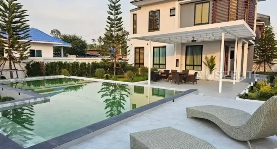 Haus zum Kauf mit 4 Zimmer in Bang Lamung, Chonburi