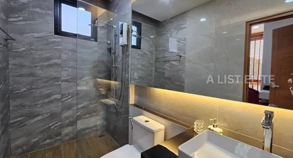 Haus zum Kauf mit 4 Zimmer in Bang Lamung, Chonburi