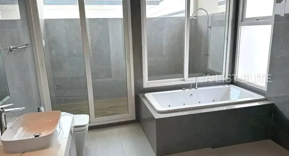 Haus zum Kauf mit 4 Zimmer in Lat Lum Kaeo, Pathum Thani