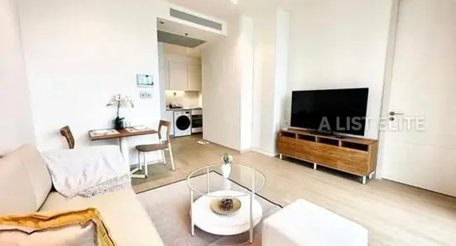 For sale 1 bed condo in Khlong Toei, Bangkok