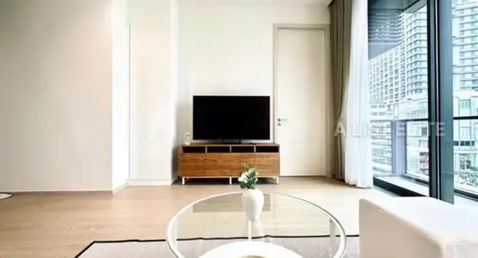 For sale 1 bed condo in Khlong Toei, Bangkok