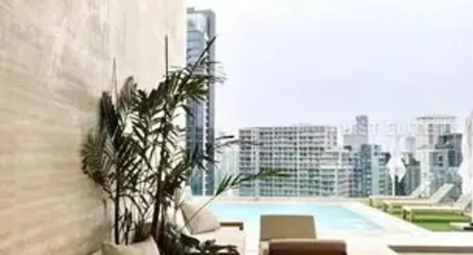 For sale 1 bed condo in Khlong Toei, Bangkok