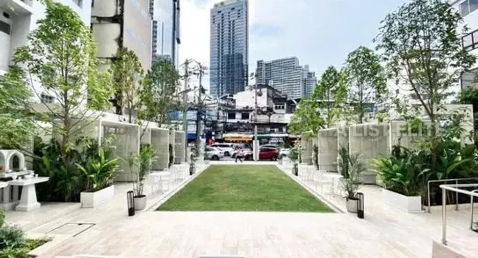 For sale 1 bed condo in Khlong Toei, Bangkok