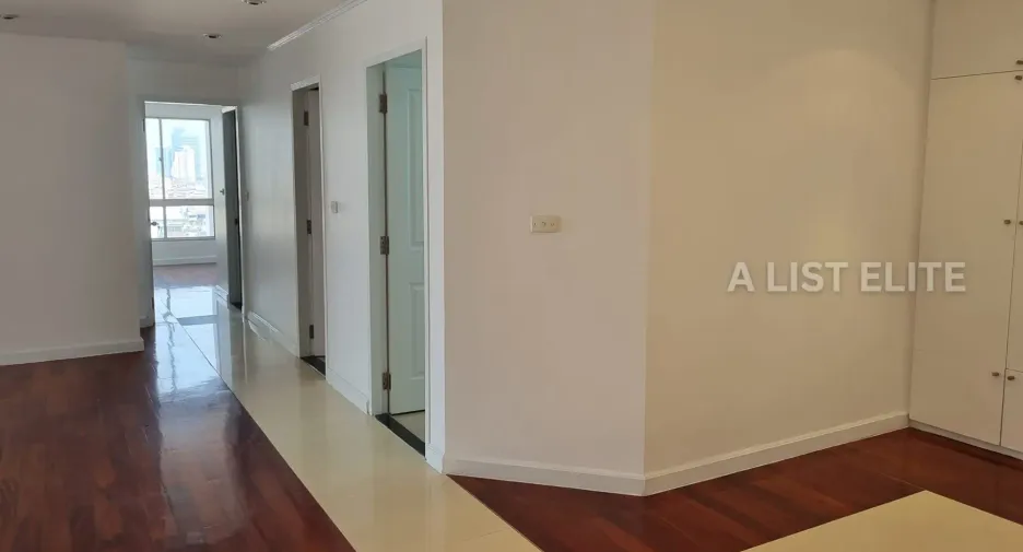 À vendre 2 chambres condo à Yan Nawa, Bangkok