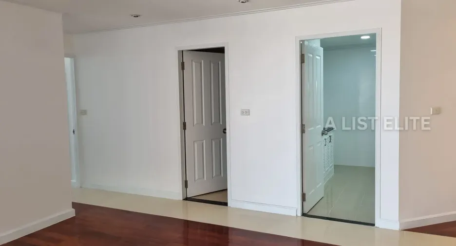 À vendre 2 chambres condo à Yan Nawa, Bangkok
