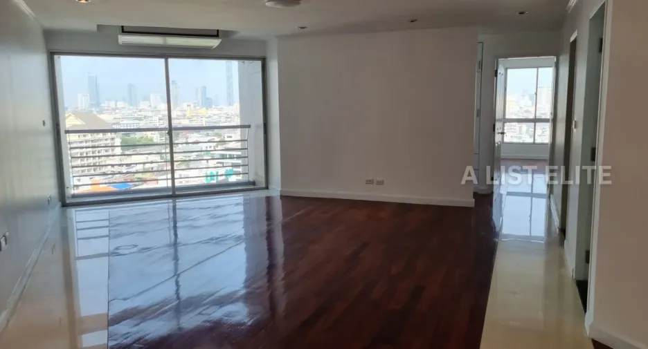 À vendre 2 chambres condo à Yan Nawa, Bangkok