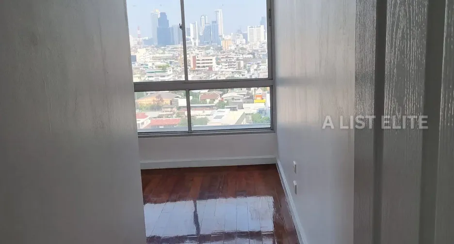 À vendre 2 chambres condo à Yan Nawa, Bangkok