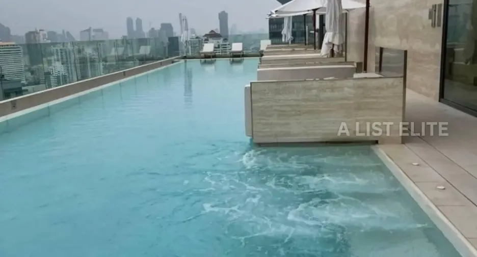 For rent 2 bedrooms condo in Khlong Toei, Bangkok
