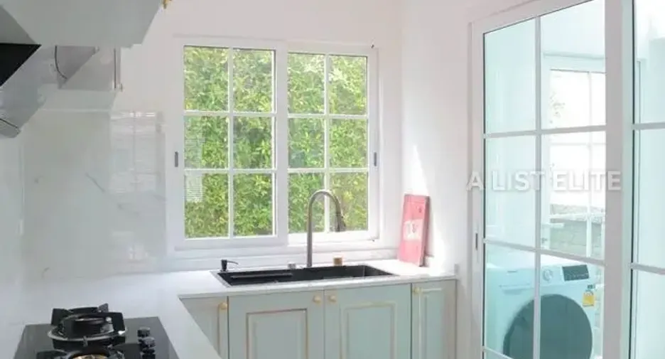 Casa en alquiler de 4 habitaciones en Bang Phli, Samut Prakan