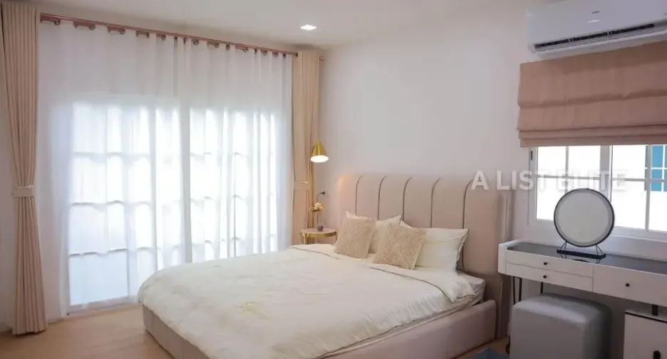 Casa en alquiler de 4 habitaciones en Bang Phli, Samut Prakan