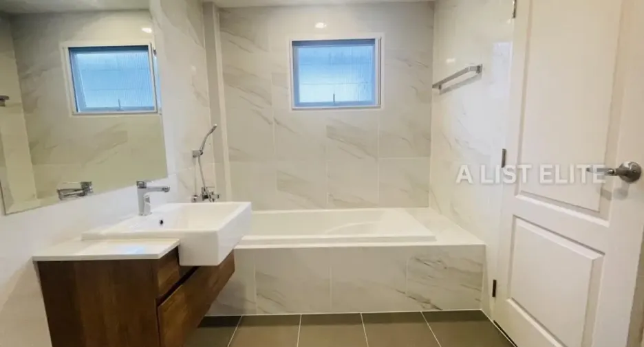 À vendre 4 chambres maison à Bang Phli, Samut Prakan