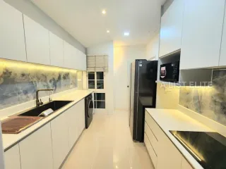For rent 4 bedrooms condo in Mueang Samut Prakan, Samut Prakan