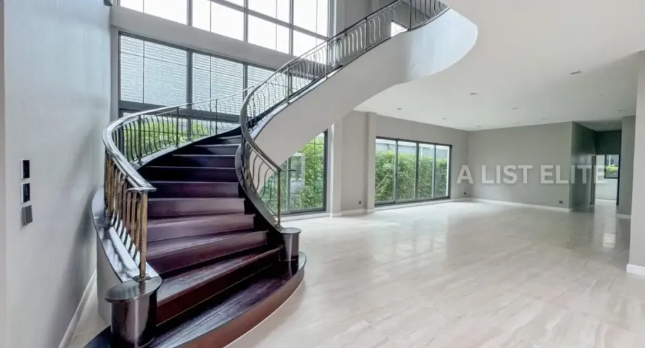 Casa en venta de 5 habitaciones en Mueang Samut Prakan, Samut Prakan