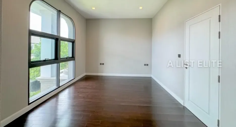 Casa en venta de 5 habitaciones en Mueang Samut Prakan, Samut Prakan