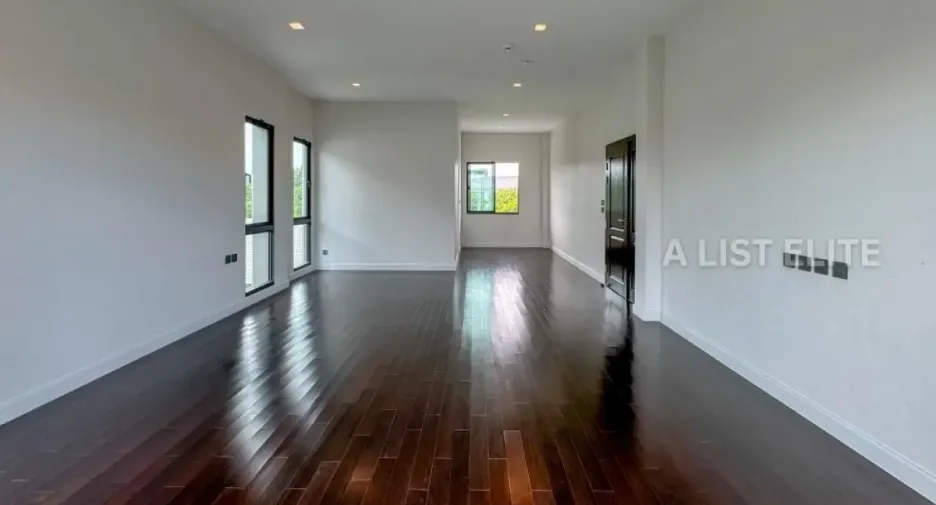 Casa en venta de 5 habitaciones en Mueang Samut Prakan, Samut Prakan