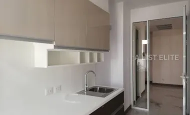 For sale 2 ベッドルーム condo in Bang Rak, Bangkok