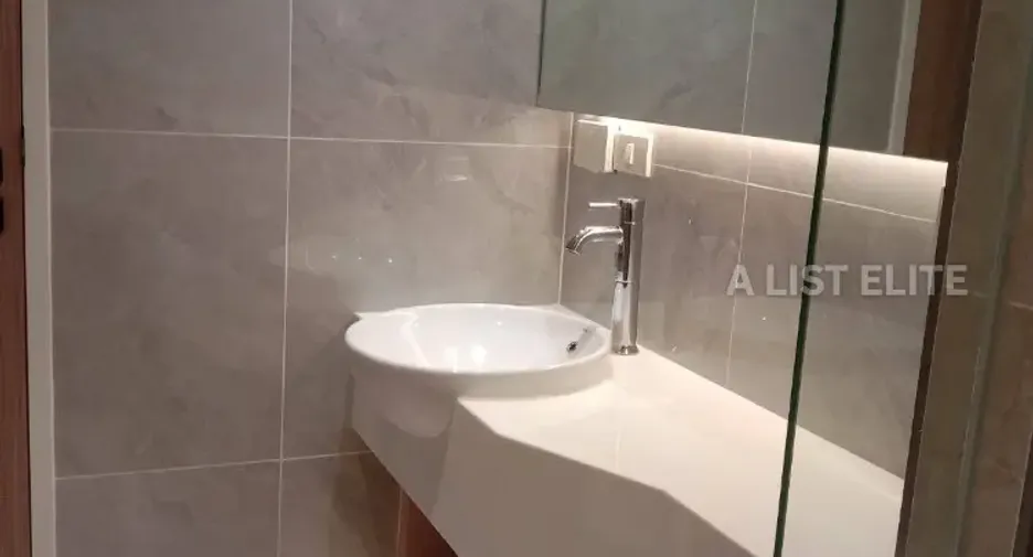 Condo en venta de 2 habitaciones en Khlong Toei, Bangkok
