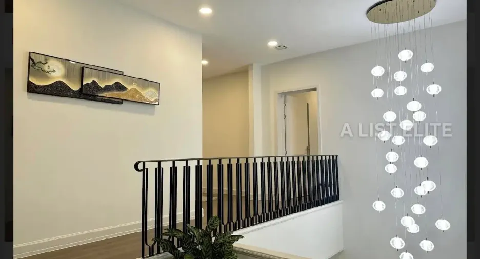 For rent 4 bedrooms condo in Saphan Sung, Bangkok