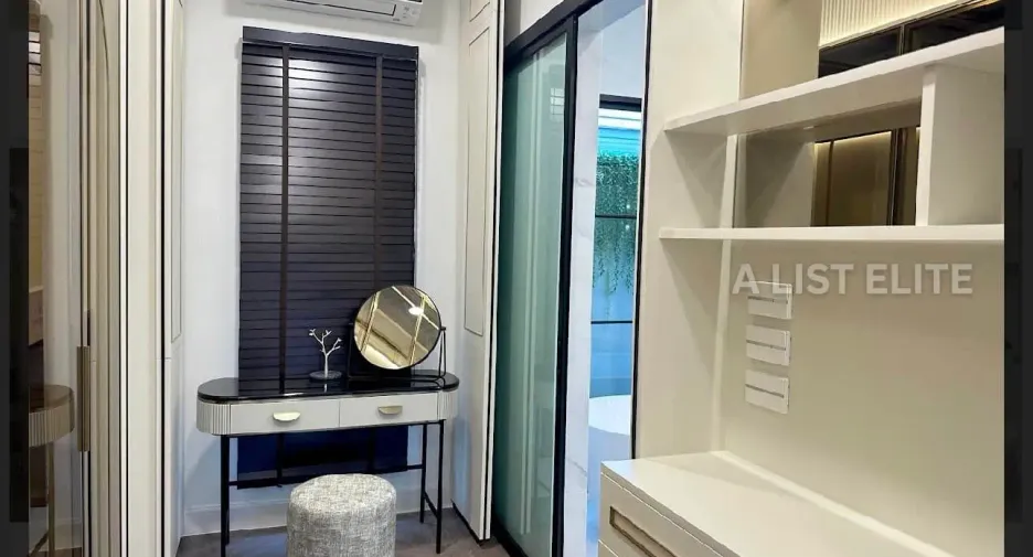 For rent 4 bedrooms condo in Saphan Sung, Bangkok