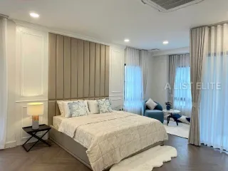 For rent 4 bedrooms condo in Saphan Sung, Bangkok