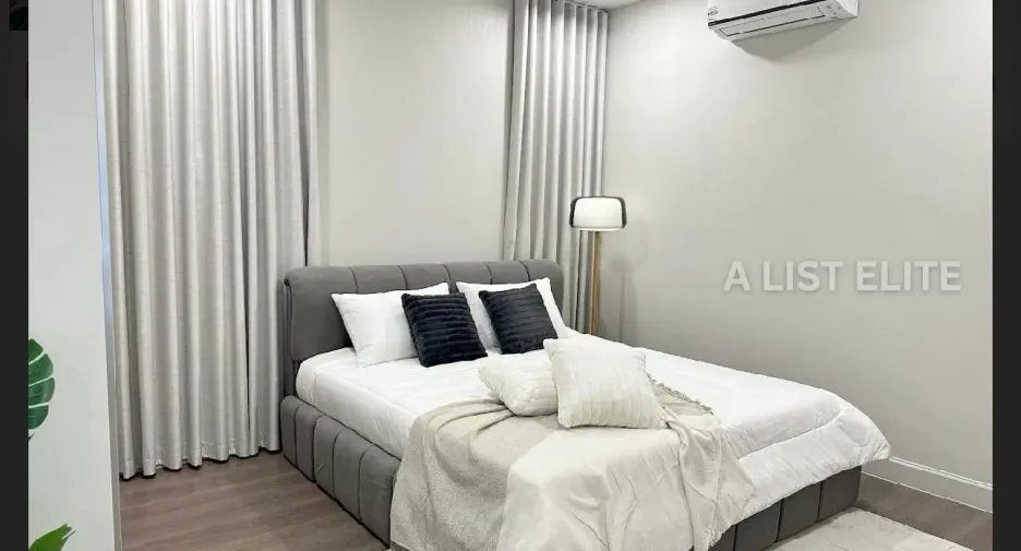 For rent 4 bedrooms condo in Saphan Sung, Bangkok