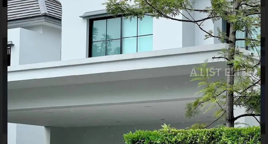 For rent 4 bedrooms condo in Saphan Sung, Bangkok
