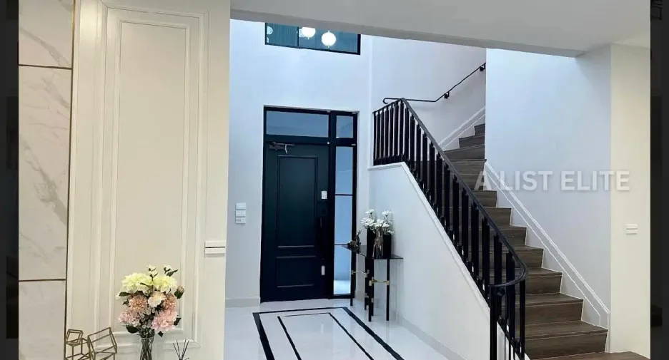 For rent 4 bedrooms condo in Saphan Sung, Bangkok