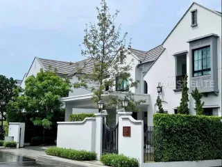 For rent 4 bedrooms condo in Saphan Sung, Bangkok