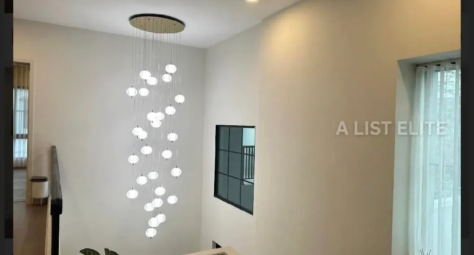 For rent 4 bedrooms condo in Saphan Sung, Bangkok