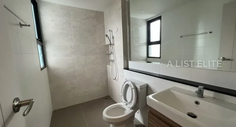 For rent 4 bedrooms condo in Bang Kruai, Nonthaburi