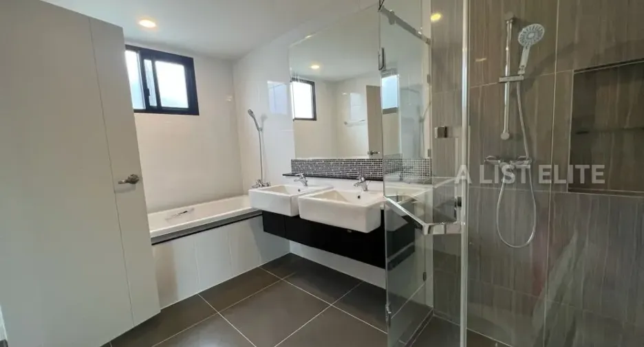 For rent 4 bedrooms condo in Bang Kruai, Nonthaburi
