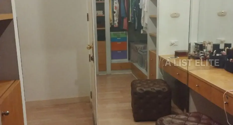 For sale 3 bedrooms condo in Khlong Toei, Bangkok