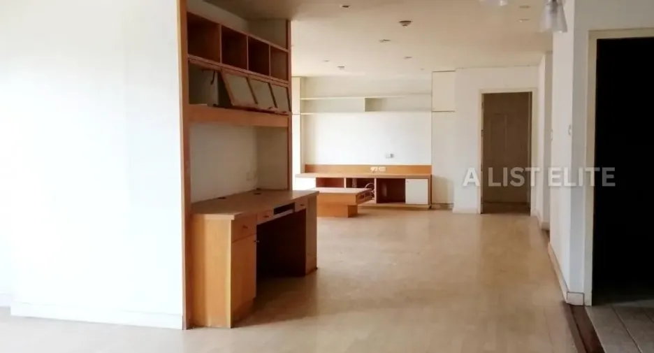 For sale 3 bedrooms condo in Khlong Toei, Bangkok