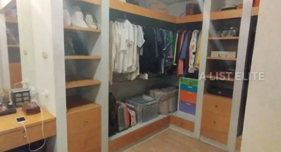 For sale 3 bedrooms condo in Khlong Toei, Bangkok
