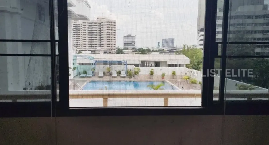 For sale 3 bedrooms condo in Khlong Toei, Bangkok