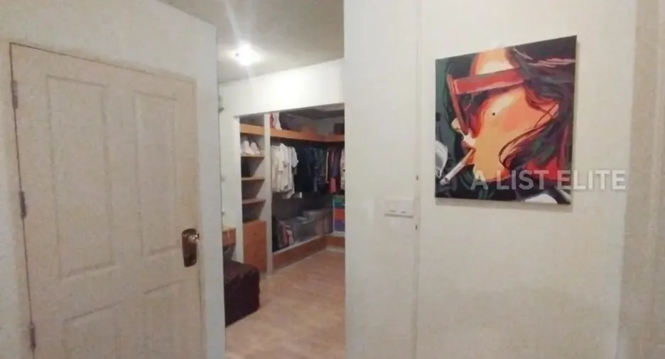 For sale 3 bedrooms condo in Khlong Toei, Bangkok