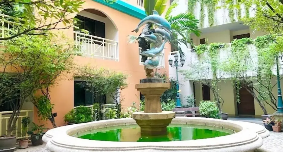 For sale 3 bedrooms condo in Khlong Toei, Bangkok