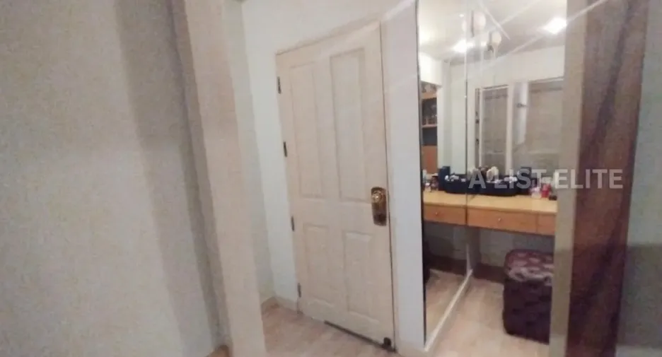 For sale 3 bedrooms condo in Khlong Toei, Bangkok