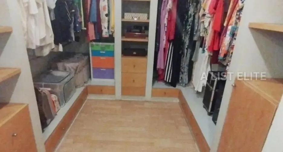 For sale 3 bedrooms condo in Khlong Toei, Bangkok