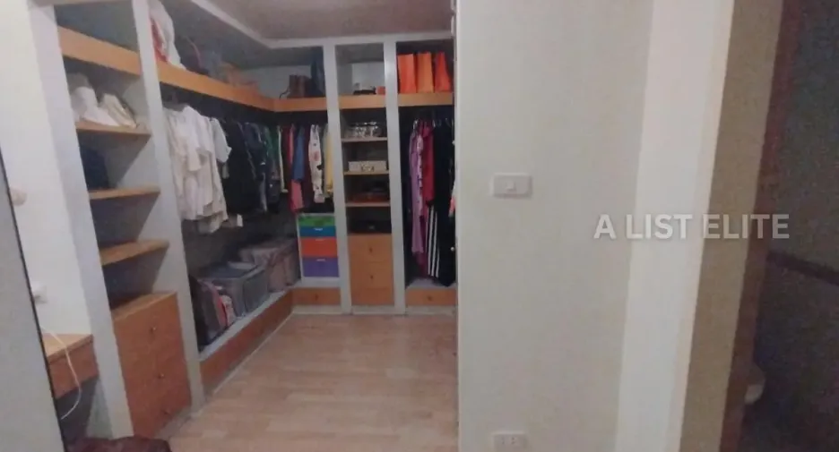 For sale 3 bedrooms condo in Khlong Toei, Bangkok