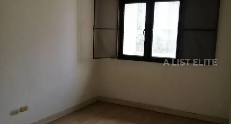 For sale 3 bedrooms condo in Khlong Toei, Bangkok