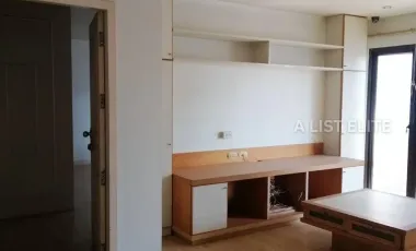 For sale 3 bedrooms condo in Khlong Toei, Bangkok