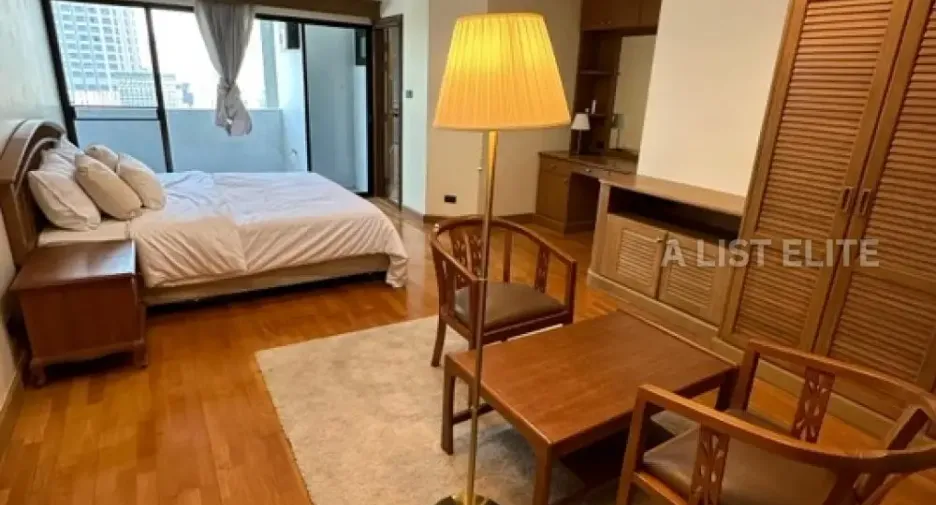 For sale 3 bedrooms condo in Watthana, Bangkok