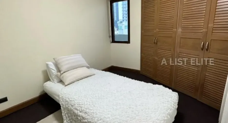 For sale 3 bedrooms condo in Watthana, Bangkok