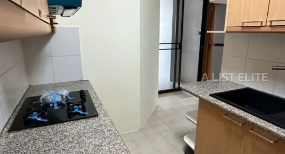 For sale 3 bedrooms condo in Watthana, Bangkok