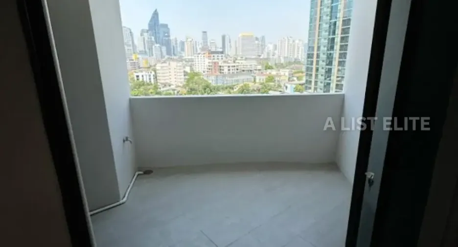 For sale 3 bedrooms condo in Watthana, Bangkok