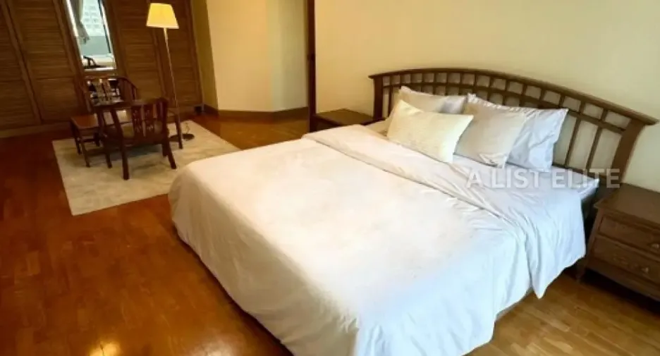 For sale 3 bedrooms condo in Watthana, Bangkok
