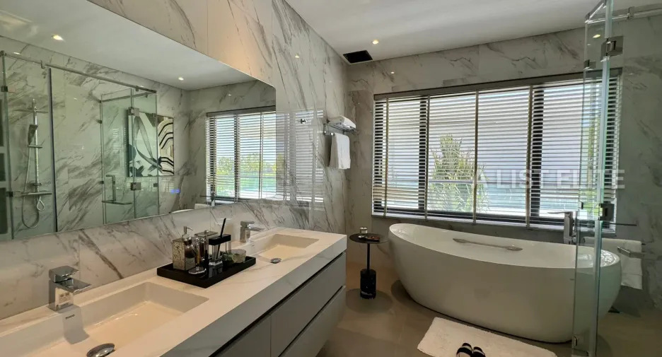 For sale 4 bedrooms house in Huay Yai, Pattaya