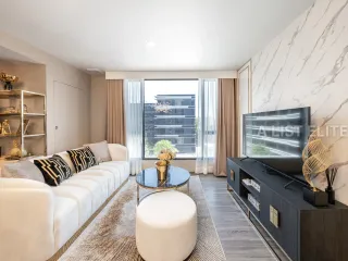 For sale 3 bedrooms condo in Khlong Toei, Bangkok